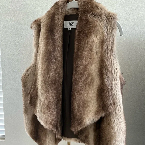Jack by BB Dakota Plush Faux Fur Vest - Picture 1 of 2